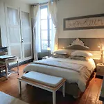 Au Bonheur D'alphonse Lusignan-Petit