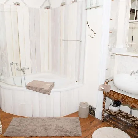 Au Bonheur D'alphonse Couette-café Lusignan-Petit