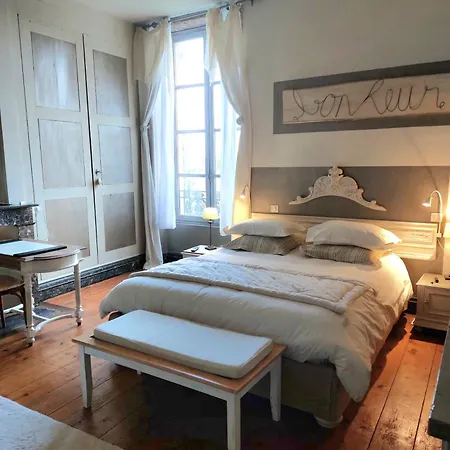 Au Bonheur D'alphonse Lusignan-Petit