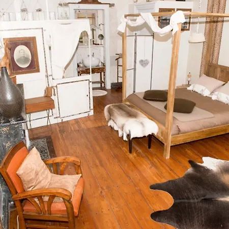 Au Bonheur D'alphonse Lusignan-Petit