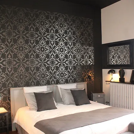 Au Bonheur D'alphonse Lusignan-Petit