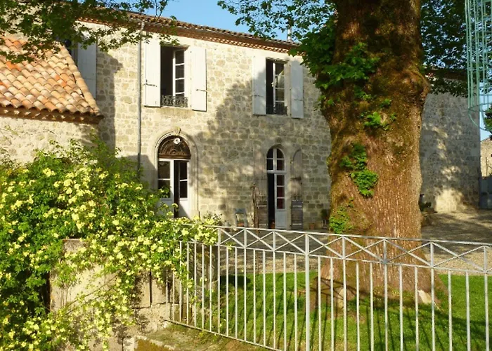 Au Bonheur D'alphonse Lusignan-Petit