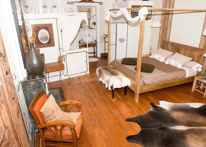 Au Bonheur D'alphonse Lusignan-Petit