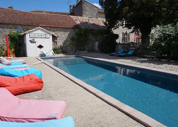 Au Bonheur D'alphonse Lusignan-Petit