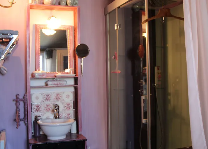 Au Bonheur D'alphonse Lusignan-Petit