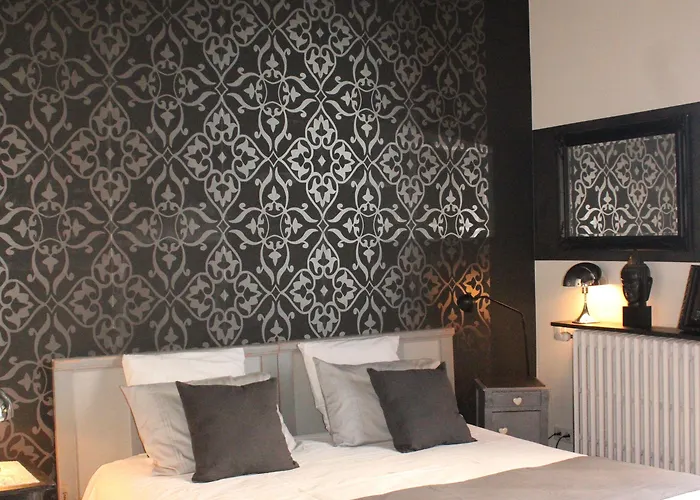 Au Bonheur D'alphonse Lusignan-Petit